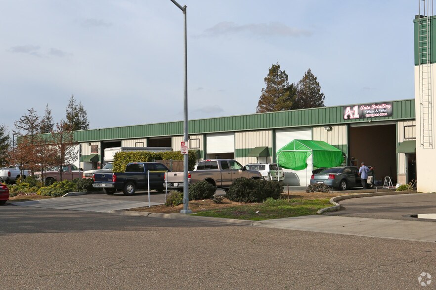 2200 Rockefeller Dr, Ceres, CA à louer - Photo de l’immeuble – Image 3 sur 9