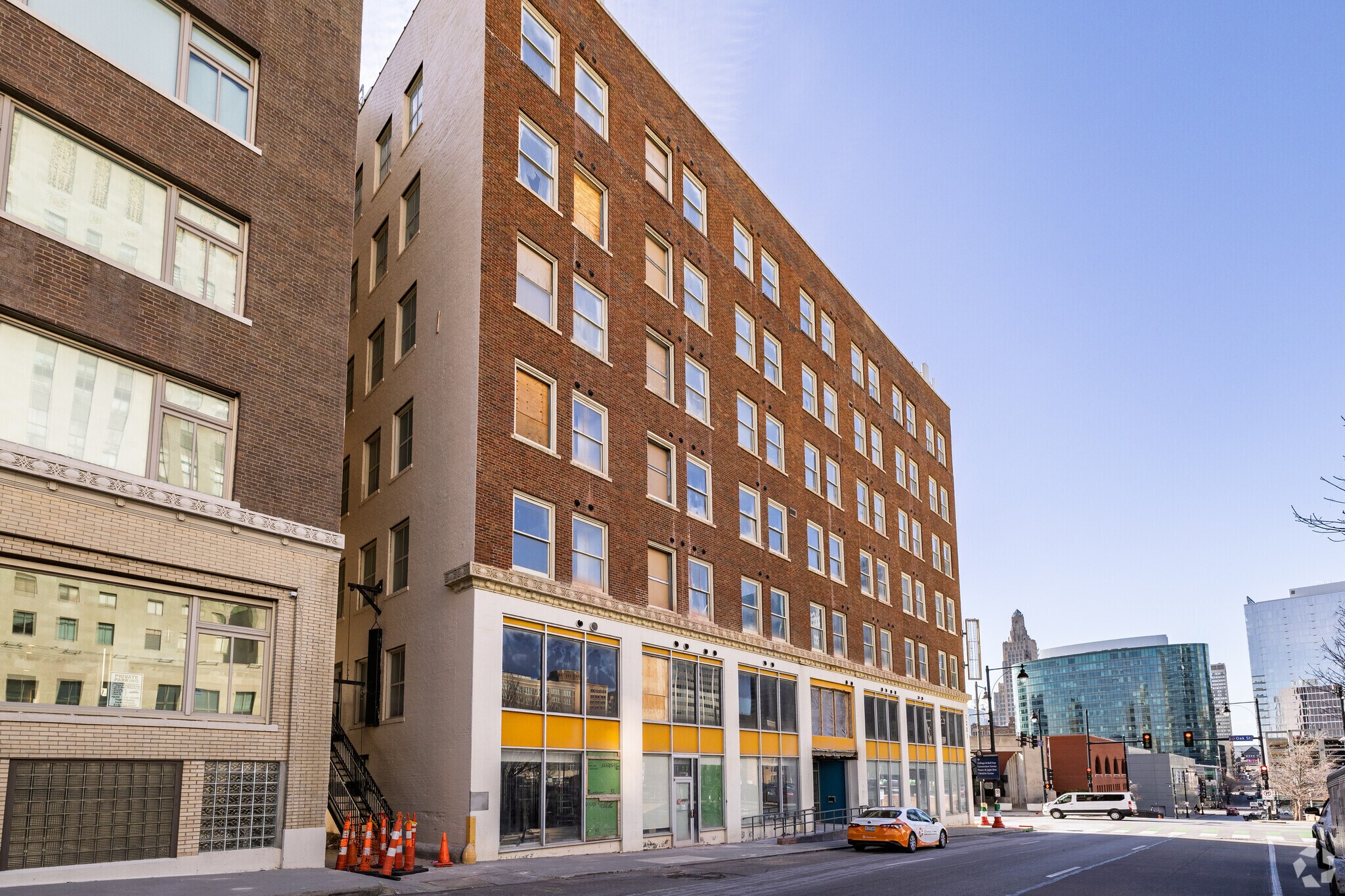 1301 Oak St, Kansas City, MO à louer Photo de l’immeuble– Image 1 sur 2