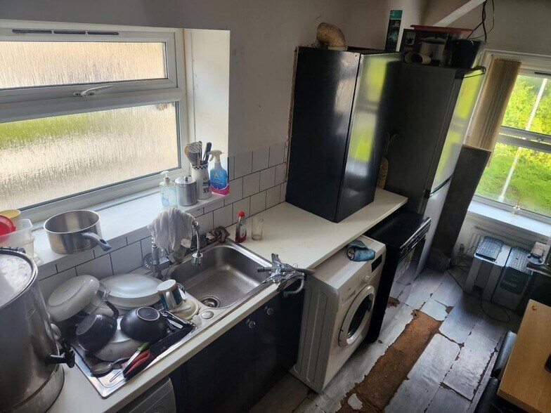 505 Lees Rd, Oldham à vendre - Photo de l’immeuble – Image 3 sur 9