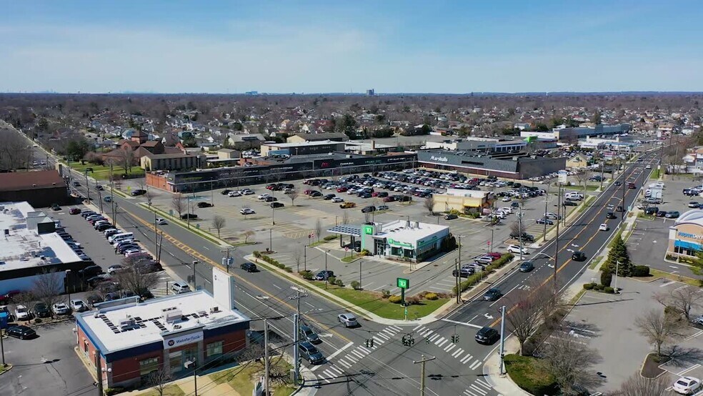 1220-1310 Hicksville Rd, Seaford, NY à louer - Vidéo sur l’annonce professionnelle – Image 2 sur 6