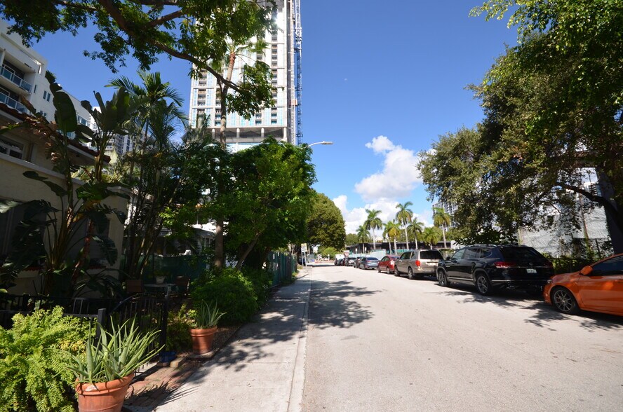 334 NE 26th Ter, Miami, FL à vendre - Photo de l’immeuble – Image 3 sur 36