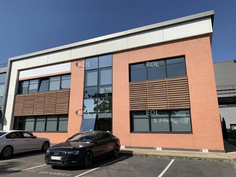 Bureau dans Villeneuve-la-Garenne à louer - Photo de l’immeuble – Image 1 sur 13