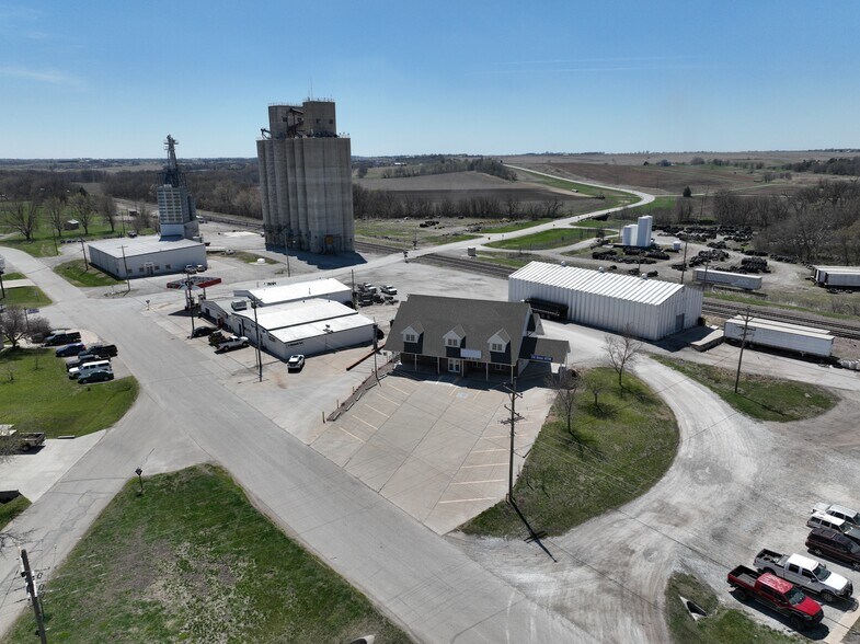 108 W 3rd St, Firth, NE à vendre - Photo de l’immeuble – Image 3 sur 4