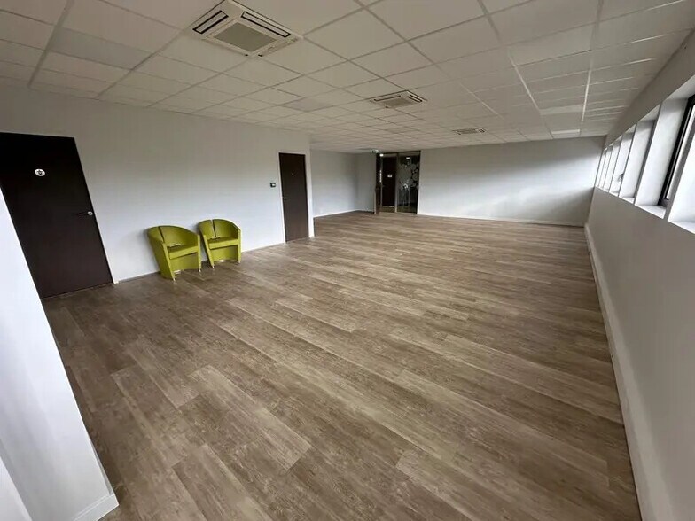 Bureau dans Rillieux-la-Pape à louer - Photo de l’immeuble – Image 3 sur 12