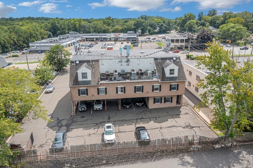 440 Old Hook Rd, Emerson, NJ à vendre - Photo de l’immeuble – Image 3 sur 11