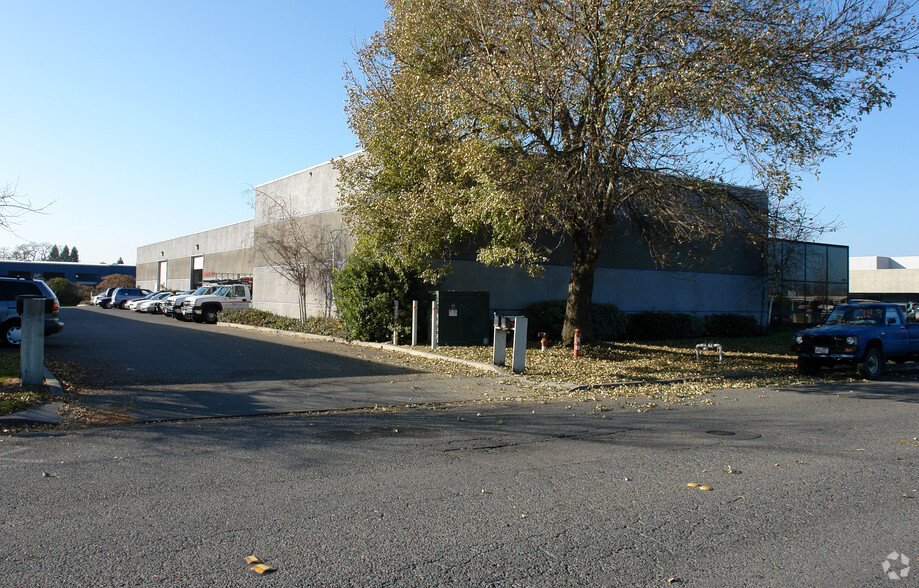 3077 Wiljan Ct, Santa Rosa, CA à louer - Photo de l’immeuble – Image 1 sur 4