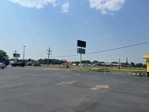 390 W Chrysler Dr, Belvidere, IL à vendre - Photo de l’immeuble – Image 3 sur 13