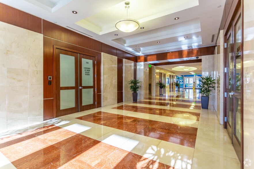 10451 NW 117th Ave, Miami, FL à louer - Hall d’entrée – Image 2 sur 27