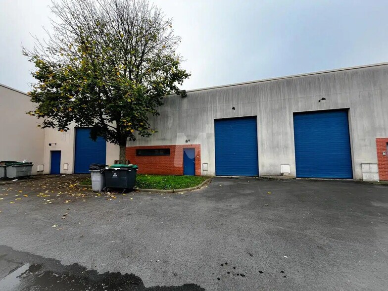 Local d’activités dans Moissy-Cramayel à louer - Photo de l’immeuble – Image 3 sur 7