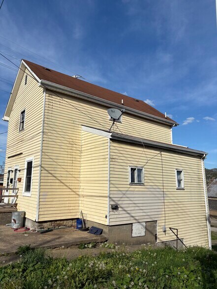 3426 Monroe St, Bellaire, OH à vendre - Photo de l’immeuble – Image 3 sur 10