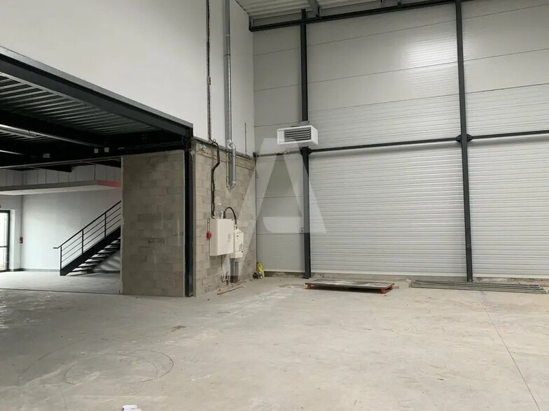 Local d'activités dans Plaisir à vendre - Photo intérieure – Image 3 sur 3