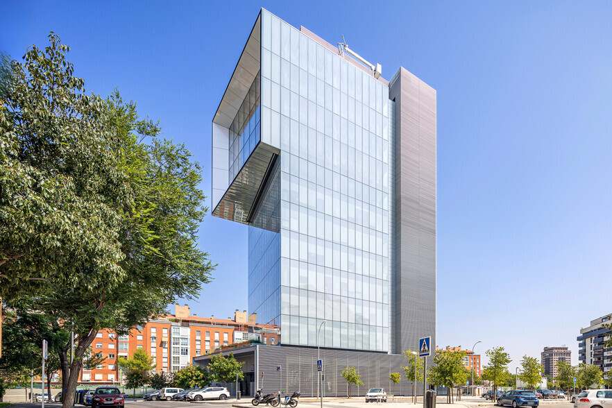 Calle de Amaltea, 32, Madrid, Madrid à louer - Photo de l’immeuble – Image 2 sur 3
