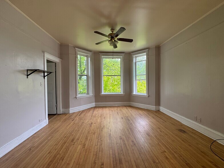 2744 S Millard Ave, Chicago, IL à vendre - Photo de l’immeuble – Image 3 sur 12