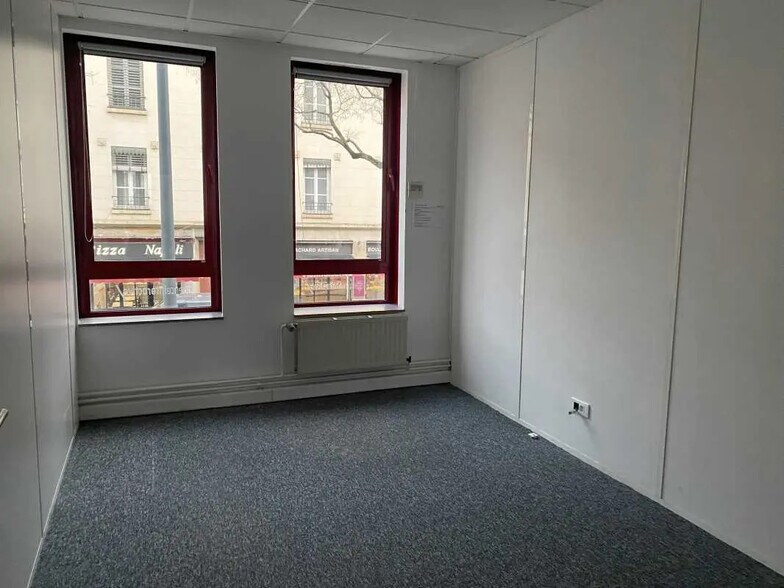Bureau dans Lyon à louer - Photo de l’immeuble – Image 3 sur 13