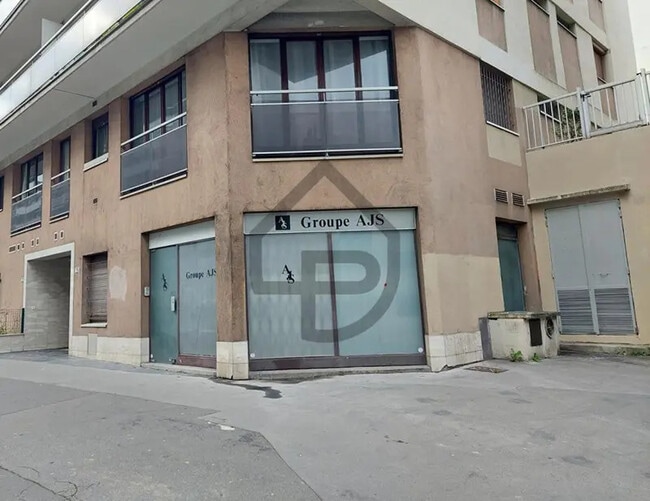 Plus de détails pour Local commercial à louer