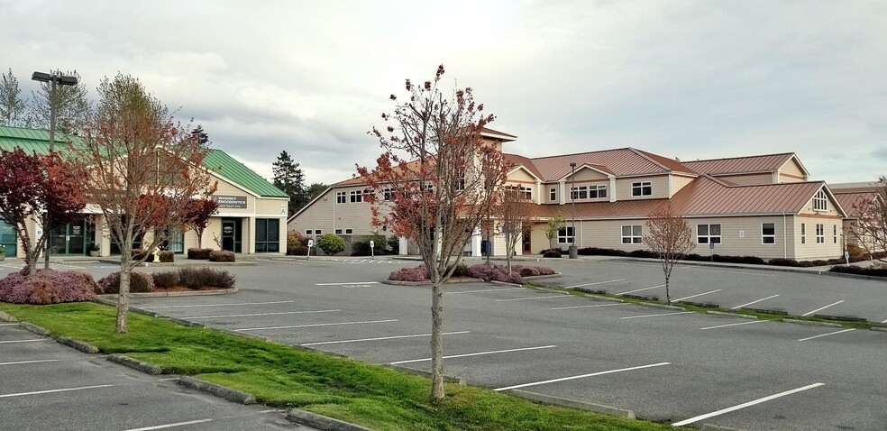 275 SE Cabot Dr, Oak Harbor, WA à louer - Photo de l’immeuble – Image 2 sur 5