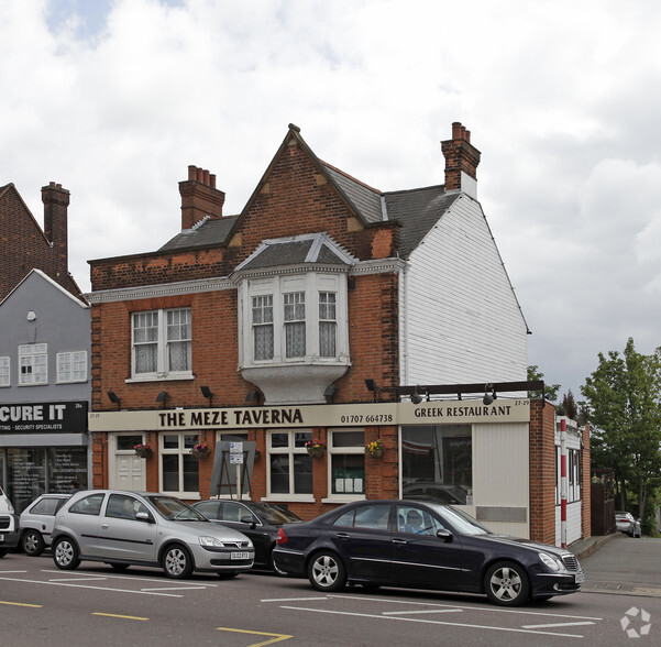 1 High St, Potters Bar à vendre - Photo de l’immeuble – Image 3 sur 7