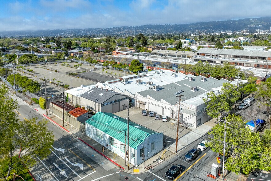 4 Building Opportunity in Berkeley portefeuille de 4 biens à vendre sur LoopNet.fr - Photo de l’immeuble – Image 1 sur 26