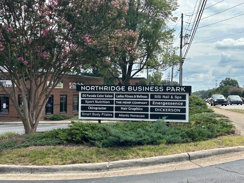 6512 Falls of Neuse Rd, Raleigh, NC à louer - Photo de l’immeuble – Image 2 sur 4