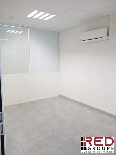 Bureau dans Gémenos à louer - Photo de l’immeuble – Image 3 sur 4
