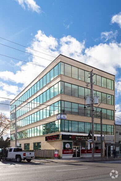 501-505 Eglinton Ave W, Toronto, ON à louer - Photo de l’immeuble – Image 2 sur 8