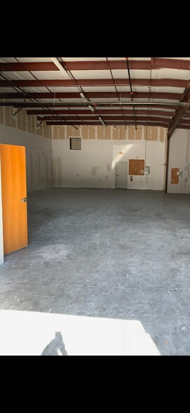 6750-6800 N Orange Blossom Trl, Orlando, FL à louer - Photo de l’immeuble – Image 3 sur 3