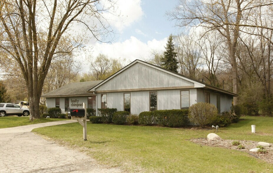8050 W Grand River Rd, Brighton, MI à vendre - Photo de l’immeuble – Image 1 sur 3