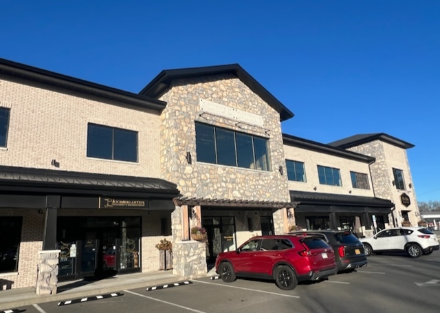 675 Grooms Rd, Clifton Park, NY à louer - Photo de l’immeuble – Image 1 sur 8