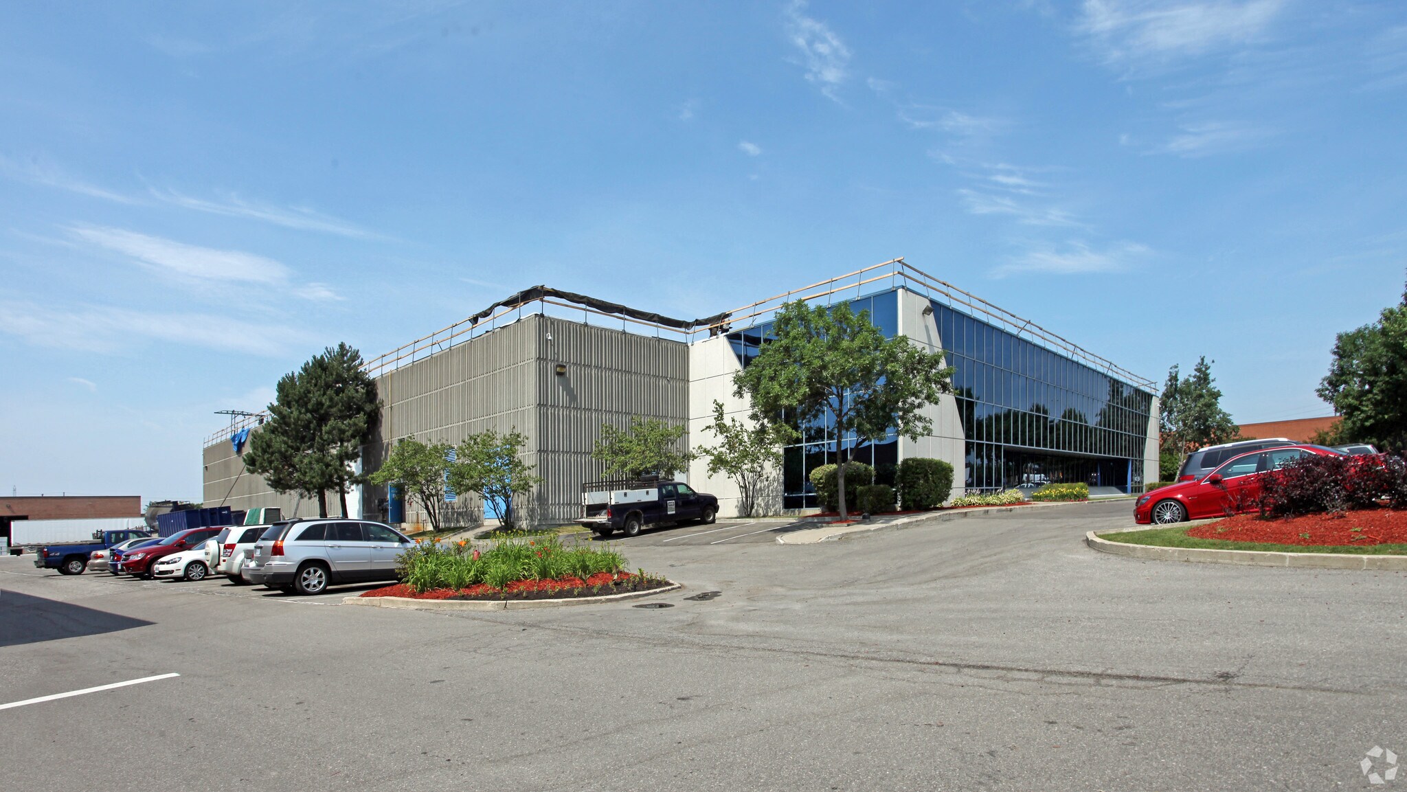 6200 Tomken Rd, Mississauga, ON à louer Photo de l’immeuble– Image 1 sur 3