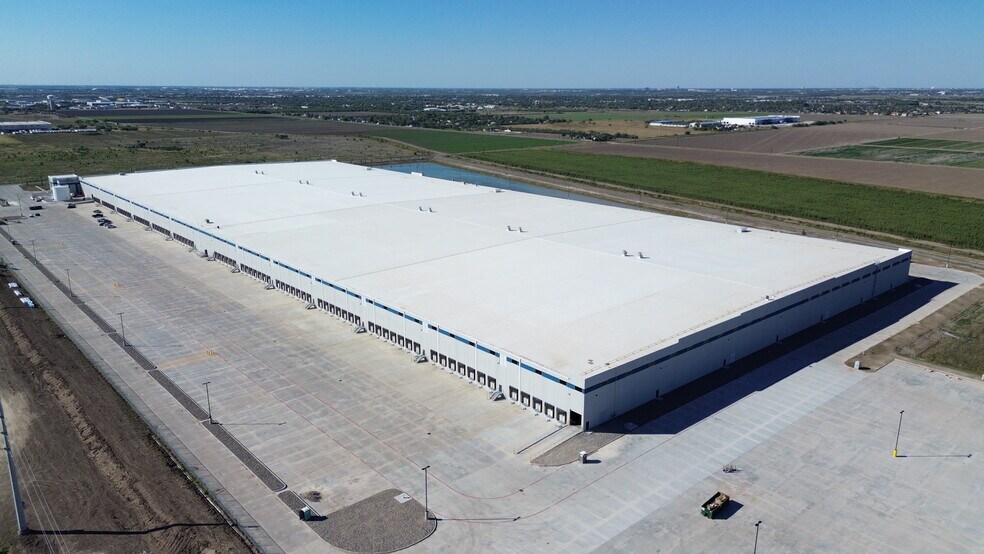 9701 S Veterans Rd, Pharr, TX à louer - Photo de l’immeuble – Image 3 sur 4