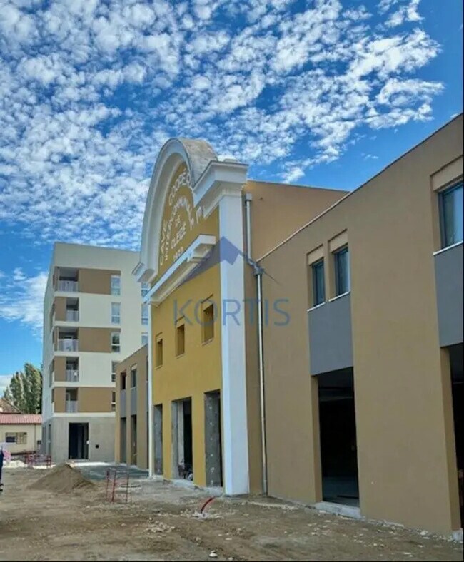 Plus de détails pour Local commercial à louer