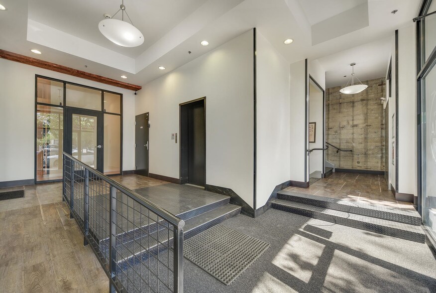 8401 N Ivanhoe St, Portland, OR à louer - Hall d’entrée – Image 2 sur 15