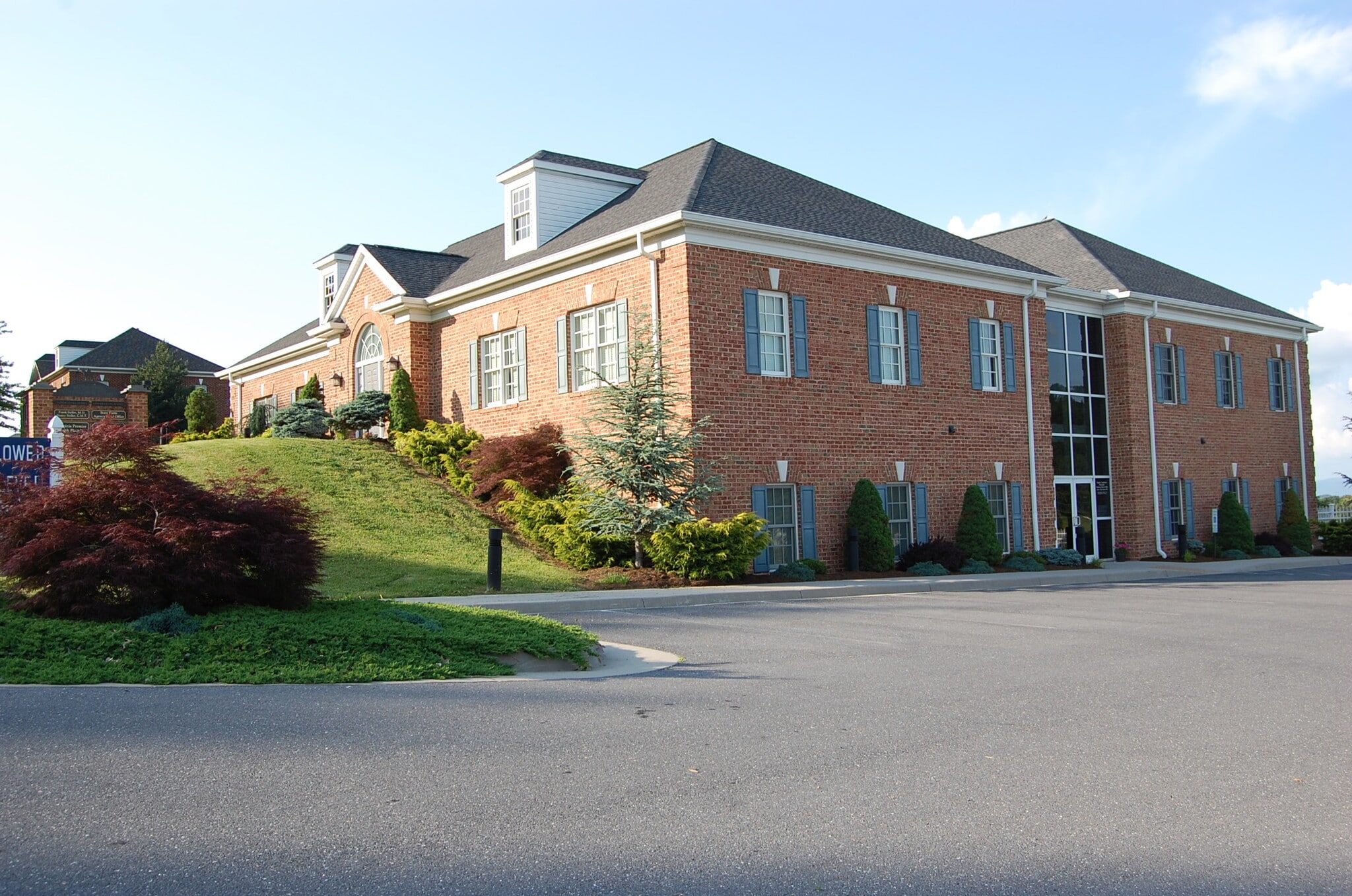 2322 Blue Stone Hills Dr, Harrisonburg, VA à louer Photo de l’immeuble– Image 1 sur 12