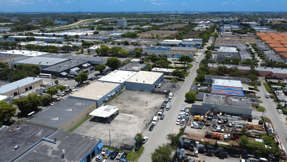 2665-2695 W 78th St, Hialeah, FL à vendre - Photo de l’immeuble – Image 2 sur 3