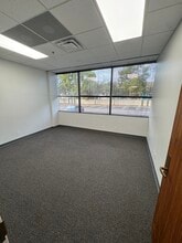 11300 4th St N, Saint Petersburg, FL à louer Photo intérieure– Image 2 sur 5