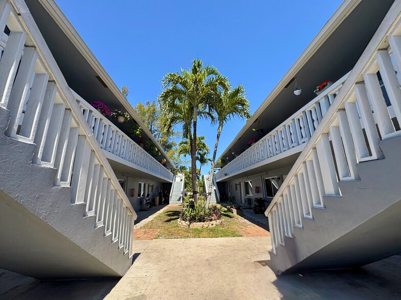 101-105 SE 26th St, Fort Lauderdale, FL à vendre - Photo de l’immeuble – Image 2 sur 12