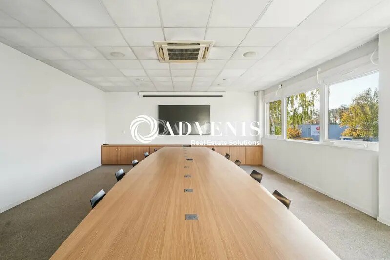 Bureau dans Villepinte à vendre - Photo de l’immeuble – Image 2 sur 12