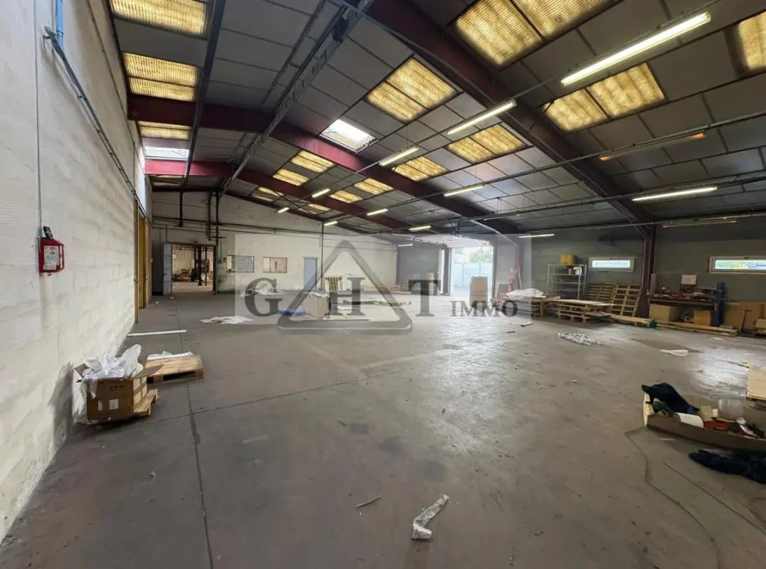 Industriel/Logistique dans VERNEUIL-L'ETANG à louer Photo intérieure– Image 1 sur 6
