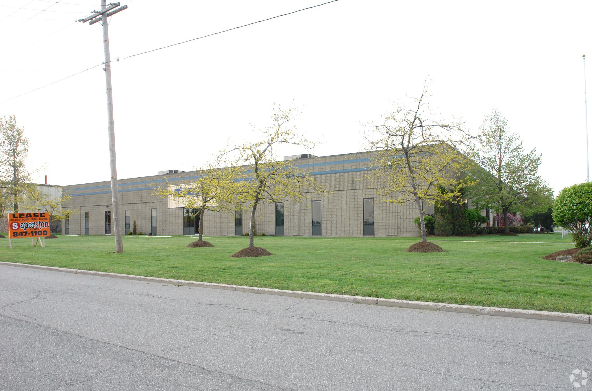 55 Oriskany Dr, Tonawanda, NY à louer Photo principale– Image 1 sur 7