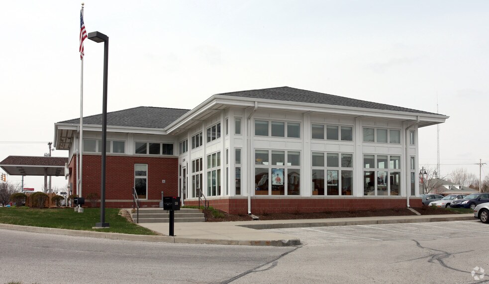 25-75 W Boone Vlg, Zionsville, IN à louer - Photo principale – Image 2 sur 5
