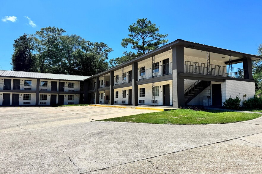 999 Cooper Rd, Picayune, MS à vendre - Photo de l’immeuble – Image 1 sur 10