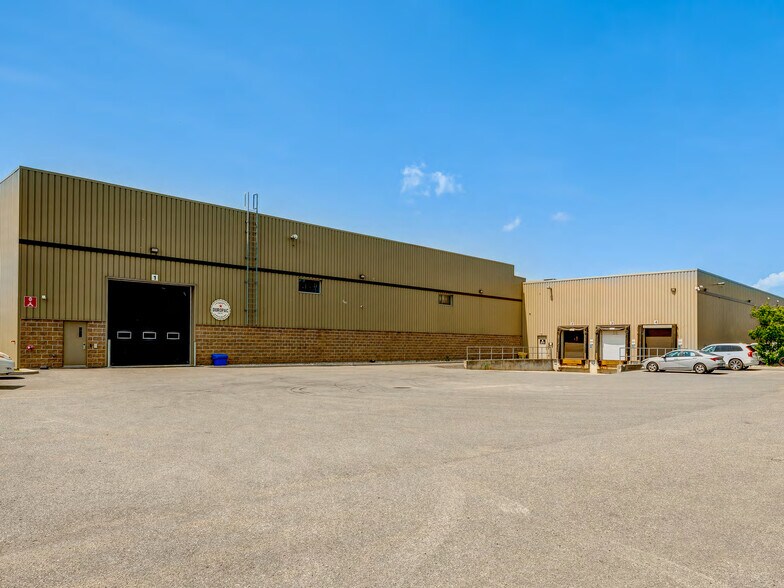 305 Av Liberté, Candiac, QC à louer - Photo de l’immeuble – Image 3 sur 15