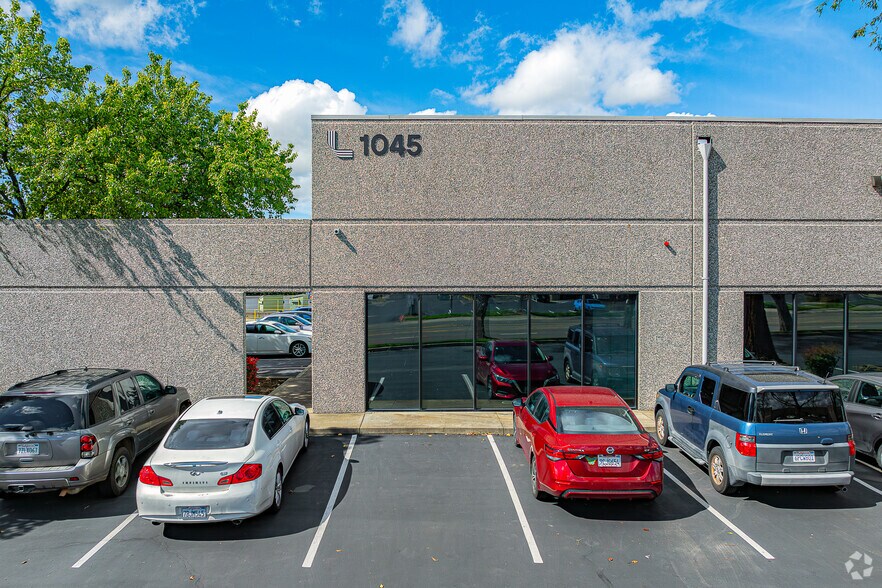 1045 W National Dr, Sacramento, CA à louer - Photo de l’immeuble – Image 3 sur 12