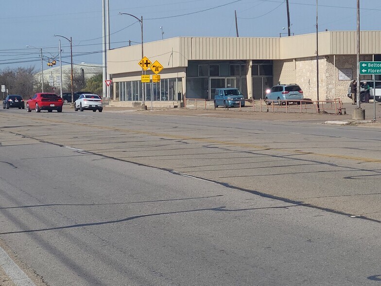 1115 W Veterans Memorial Blvd, Killeen, TX à louer - Photo de l’immeuble – Image 2 sur 25