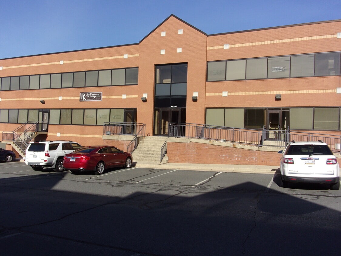 46396 Benedict Dr, Sterling, VA à louer Photo principale– Image 1 sur 17