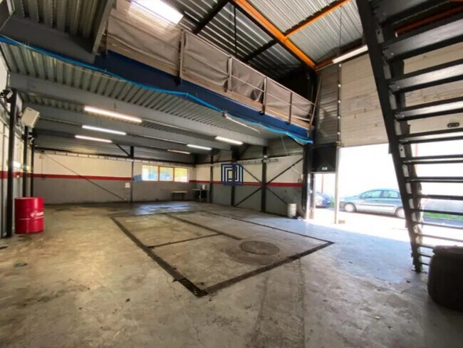 Plus de détails pour Industriel/Logistique à louer