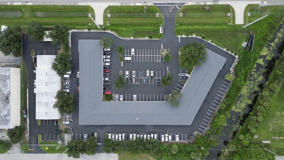 20020 Veterans Blvd, Port Charlotte, FL à vendre - Photo de l’immeuble – Image 3 sur 49