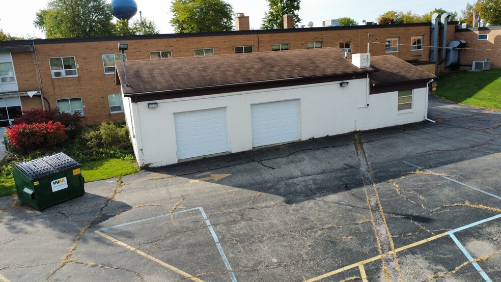 729 S Norton St, Corunna, MI à louer - Photo de l’immeuble – Image 2 sur 18