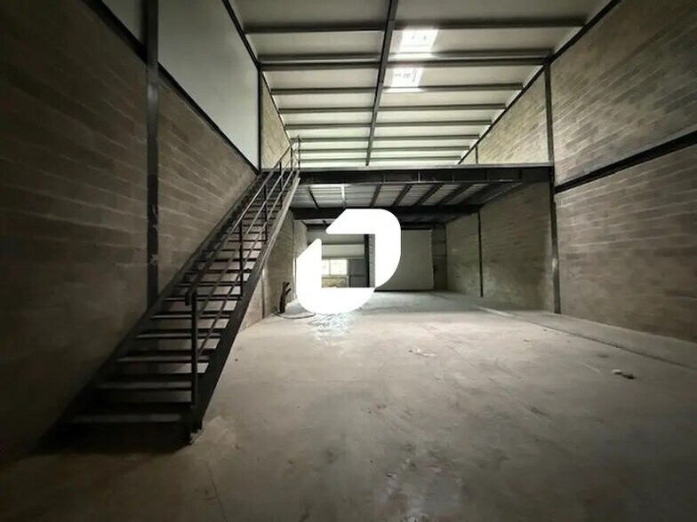 Local d'activités dans Ennery à vendre - Photo de l’immeuble – Image 1 sur 20