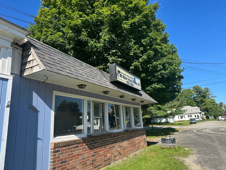 646 Maine Ave, Farmingdale, ME à louer - Photo de l’immeuble – Image 2 sur 3